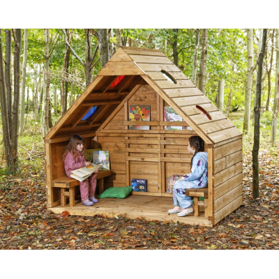 Grande cabane en bois ouverte