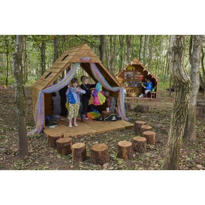 Grande cabane en bois ouverte