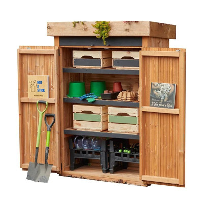 Armoire en bois avec toit végétalisé